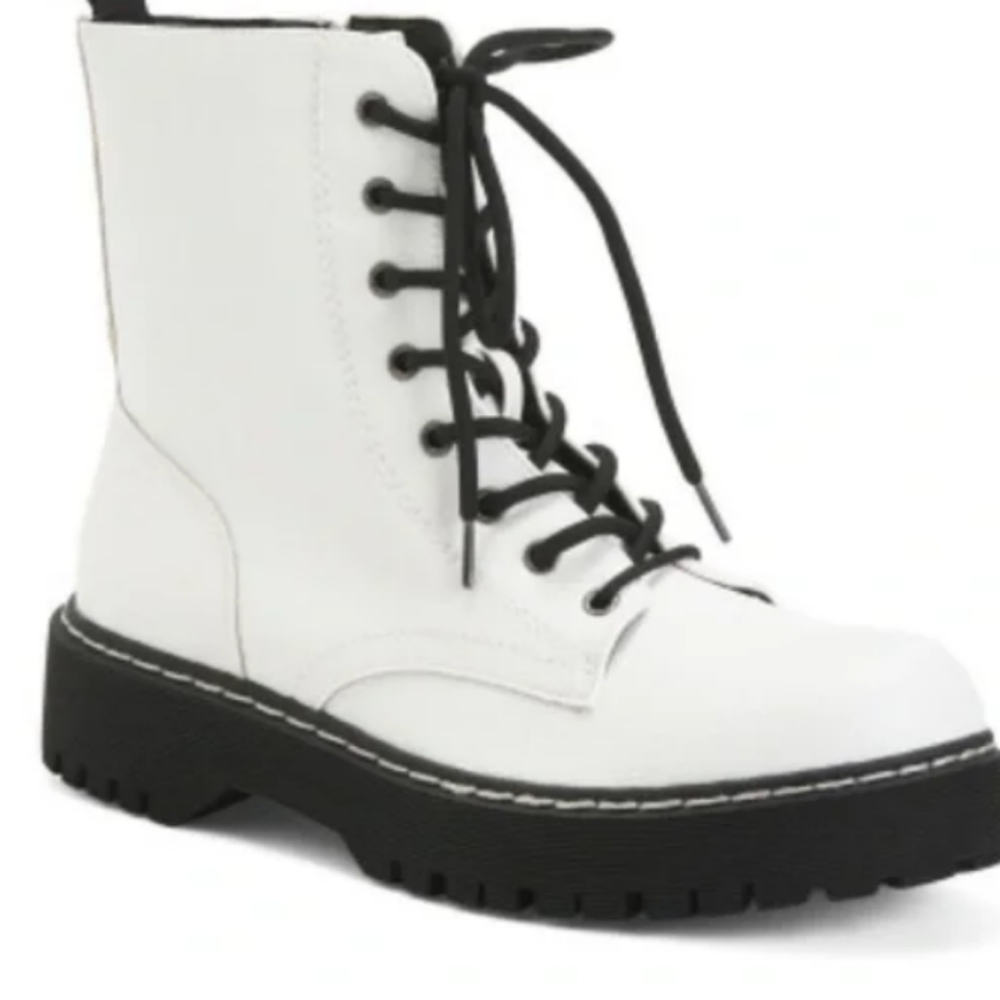 Sincerely Jules Women Lug sole white faux leather boots sz 8 1/2. Worn once.